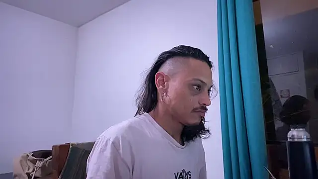 Snapshot of villanocat chatting on 12.13.24 villanocat online show from 12.13.24