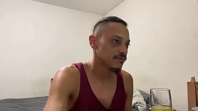 Snapshot of villanocat chatting on 12.14.24 villanocat online show from 12.14.24