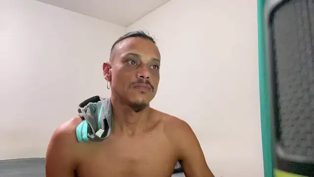 Snapshot of villanocat chatting on 12.15.24 villanocat online show from 12.15.24