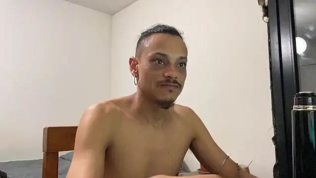 Snapshot of villanocat chatting on 12.18.24 villanocat online show from 12.18.24