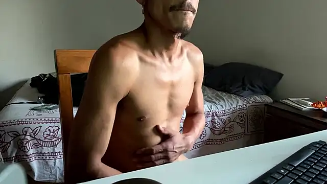 Snapshot of villanocat chatting on 12.21.24 villanocat online show from 12.21.24