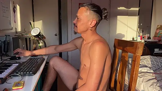 Snapshot of villanocat chatting on 01.03.25 villanocat online show from 01.03.25