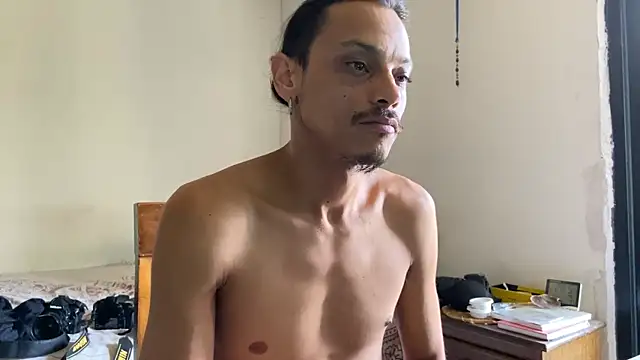 Snapshot of villanocat chatting on 02.05.25 villanocat online show from 02.05.25