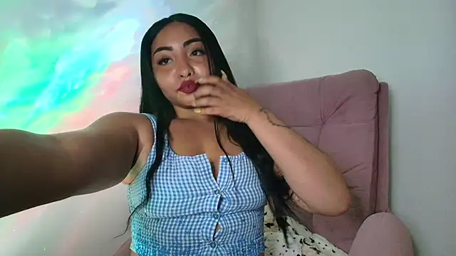 Snapshot of Dailyn_Adams chatting on 12.15.24 Dailyn Adams online show from 12.15.24