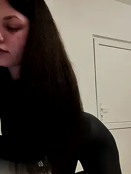 Snapshot of leeya_lee chatting on 01.21.25 leeya lee online show from 01.21.25