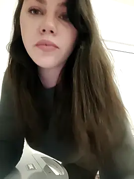 Snapshot of leeya_lee chatting on 03.22.25 leeya lee online show from 03.22.25