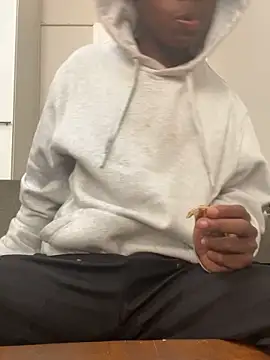 Snapshot of Mischevous_T69 chatting on 10.03.25 Mischevous T69 online show from 10.03.25