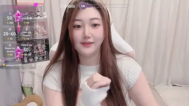 Snapshot of Stars_Elyn chatting on 03.13.25 Stars Elyn online show from 03.13.25