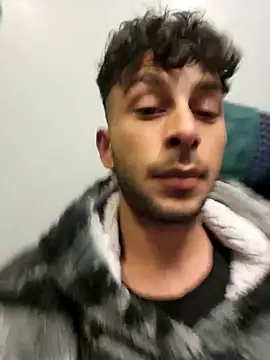 Snapshot of Iulianmarius12 chatting on 03.18.25 Iulianmarius12 online show from 03.18.25