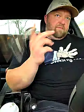 Snapshot of Strong_Bear89 chatting on 02.10.25 Strong Bear89 online show from 02.10.25