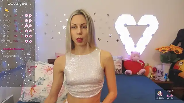 Snapshot of _Loves_ chatting on 12.19.24 Loves online show from 12.19.24