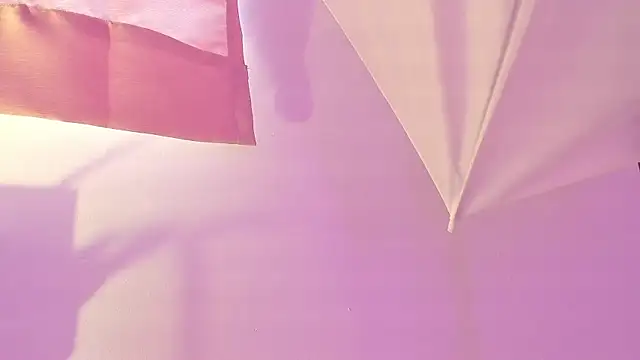 Snapshot of Bella__sweet chatting on 12.18.24 Bella sweet online show from 12.18.24