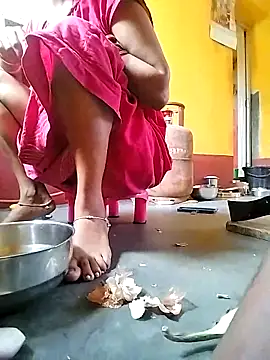 Snapshot of royaldoll-143 chatting on 11.05.25 royaldoll-143 online show from 11.05.25