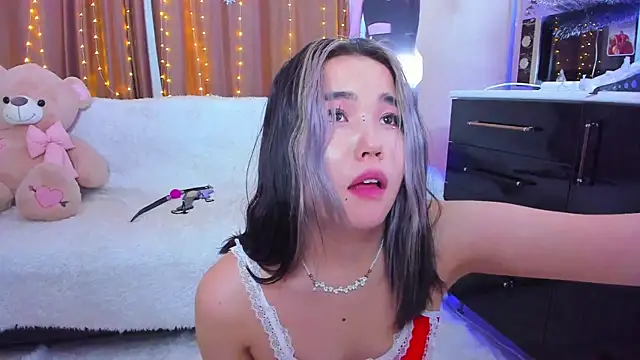 Snapshot of Dollyaa chatting on 12.29.24 Dollyaa online show from 12.29.24