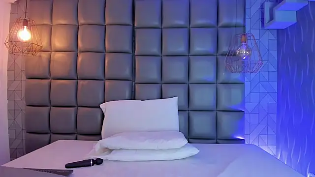 Snapshot of mile_uribe chatting on 03.05.25 mile uribe online show from 03.05.25