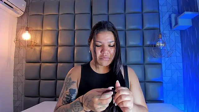 Snapshot of mile_uribe chatting on 03.06.25 mile uribe online show from 03.06.25