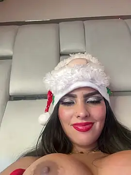 Snapshot of Maddy_Rouse_ chatting on 12.25.24 Maddy Rouse  online show from 12.25.24