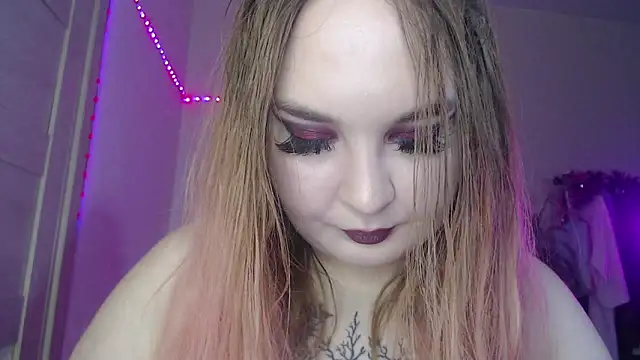 Snapshot of Greeenfriends6969 chatting on 12.27.24 Greeenfriends6969 online show from 12.27.24