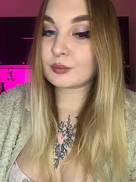 Snapshot of Greeenfriends6969 chatting on 01.15.25 Greeenfriends6969 online show from 01.15.25