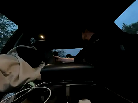 Snapshot of skittlez82 chatting on 10.24.25 skittlez82 online show from 10.24.25