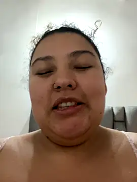 cutiepeach online show from 10.19.25