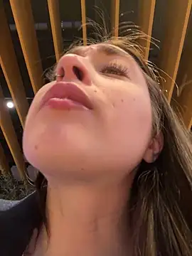 Snapshot of Holly_Play chatting on 12.17.24 Holly Play online show from 12.17.24