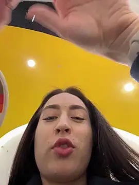 Snapshot of Holly_Play chatting on 02.25.25 Holly Play online show from 02.25.25