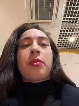 Snapshot of Holly_Play chatting on 03.18.25 Holly Play online show from 03.18.25