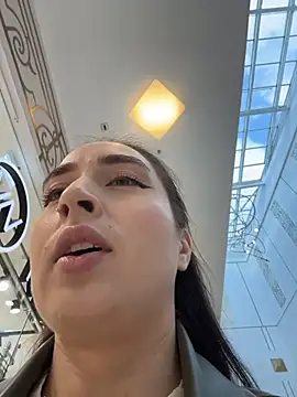 Snapshot of Holly_Play chatting on 10.18.25 Holly Play online show from 10.18.25