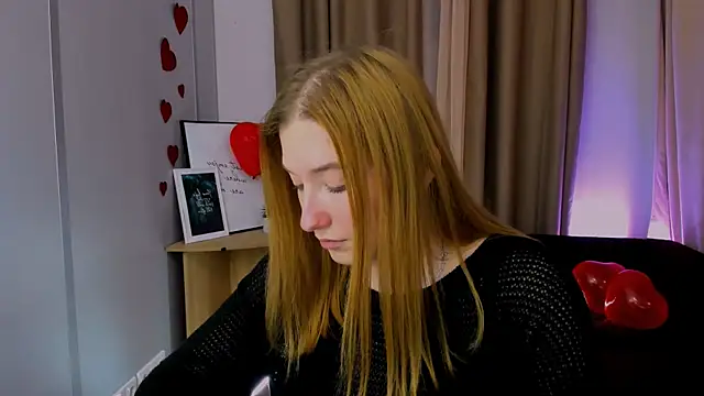 Snapshot of daisy_candy chatting on 02.26.25 daisy candy online show from 02.26.25