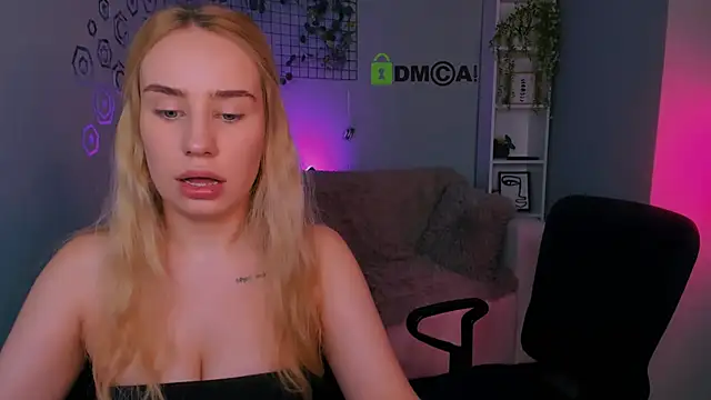 Snapshot of daisy_candy chatting on 10.04.25 daisy candy online show from 10.04.25