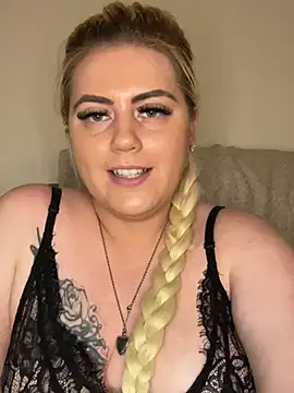 Snapshot of Blondiee3088 chatting on 01.26.25 Blondiee3088 online show from 01.26.25