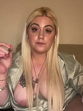 Snapshot of Blondiee3088 chatting on 02.12.25 Blondiee3088 online show from 02.12.25