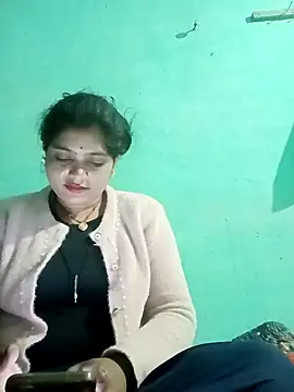 Snapshot of Chandni chatting on 01.21.25 Chandni online show from 01.21.25