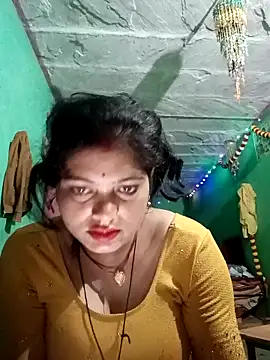 Snapshot of Chandni chatting on 02.15.25 Chandni online show from 02.15.25