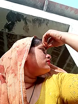 Snapshot of Chandni chatting on 02.19.25 Chandni online show from 02.19.25