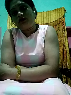 Snapshot of Chandni chatting on 02.19.25 Chandni online show from 02.19.25