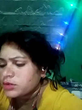 Snapshot of Chandni chatting on 02.26.25 Chandni online show from 02.26.25