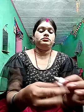 Snapshot of Chandni chatting on 03.18.25 Chandni online show from 03.18.25