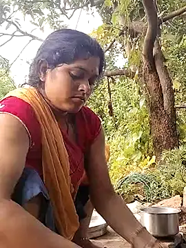 Snapshot of Chandni chatting on 09.19.25 Chandni online show from 09.19.25