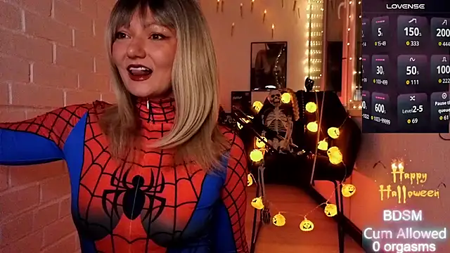 Snapshot of Sandralawrence chatting on 10.31.25 Sandralawrence online show from 10.31.25