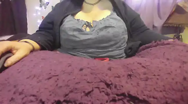 Snapshot of Alli_Kat chatting on 01.04.25 Alli Kat online show from 01.04.25