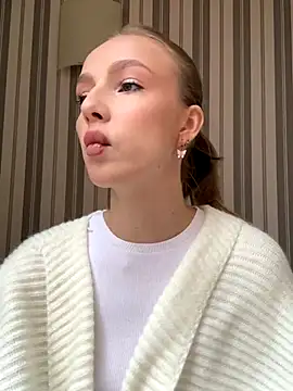 Snapshot of CaseyStar chatting on 12.05.24 CaseyStar online show from 12.05.24