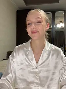 Snapshot of CaseyStar chatting on 12.07.24 CaseyStar online show from 12.07.24