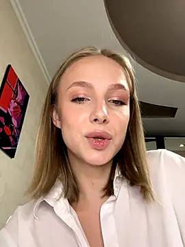 Snapshot of CaseyStar chatting on 12.08.24 CaseyStar online show from 12.08.24