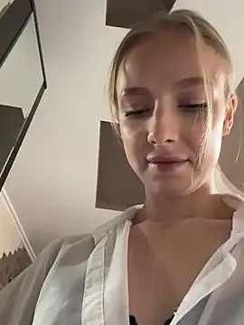 Snapshot of CaseyStar chatting on 12.09.24 CaseyStar online show from 12.09.24