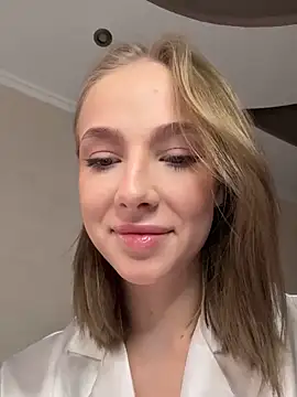 Snapshot of CaseyStar chatting on 12.18.24 CaseyStar online show from 12.18.24