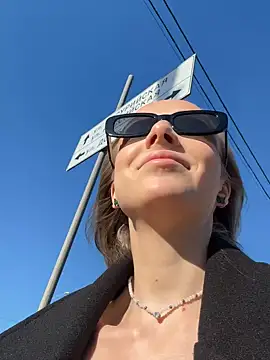 Snapshot of CaseyStar chatting on 01.09.25 CaseyStar online show from 01.09.25