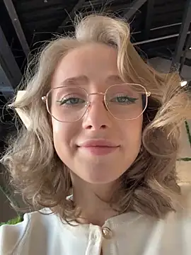 Snapshot of CaseyStar chatting on 02.22.25 CaseyStar online show from 02.22.25