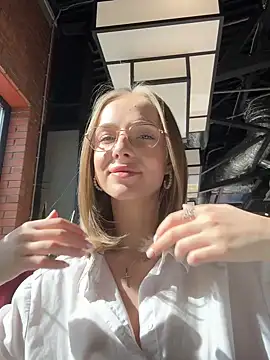 Snapshot of CaseyStar chatting on 03.02.25 CaseyStar online show from 03.02.25